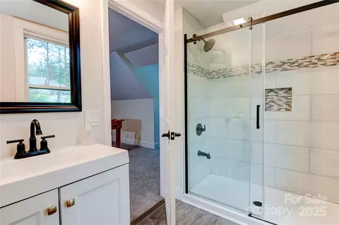 Bath - 115 Cascade Ridge Rd, Fairview, NC 28730 photo 5 of 5