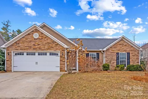 21 Woodthorn Rd, Weaverville, NC 28787