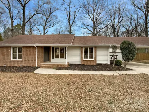 206 Colonial Cir, Wingate, NC 28174