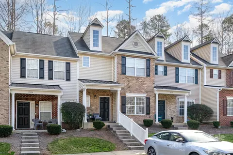 8460 Summerglen Cir, Charlotte, NC 28227