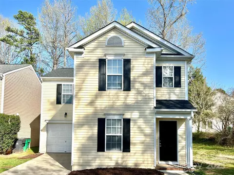 7702 Brisbane Ct, Charlotte, NC 28215