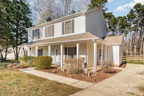 2542 Clearkirk Ct, Matthews, NC 28105