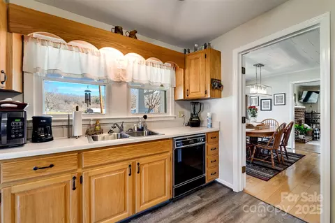 Kitchen - 45 Hill Top Dr, Sylva, NC 28779 photo 2 of 4