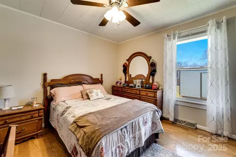 Bedroom - 45 Hill Top Dr, Sylva, NC 28779 photo 5 of 5