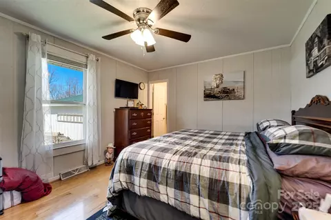 Bedroom - 45 Hill Top Dr, Sylva, NC 28779 photo 3 of 5