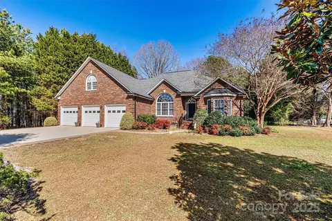 4522 Long Cove Dr, Denver, NC 28037