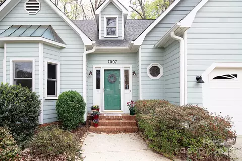 7007 Chapparall Ln, Charlotte, NC 28215