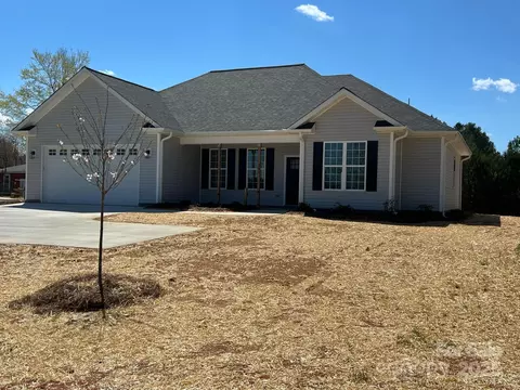 305 W Lee Ave, Yadkinville, NC 27055