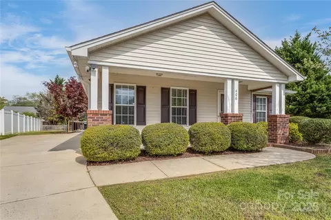 406 Llewellyn St, Belmont, NC 28012