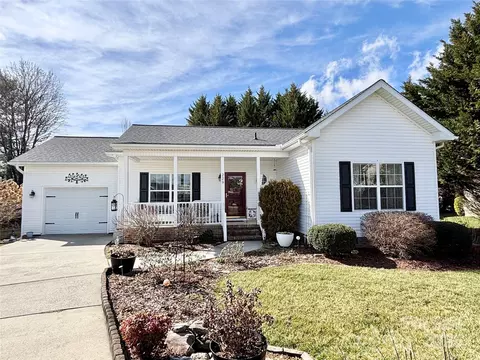 229 Misty Ln, Hendersonville, NC 28739