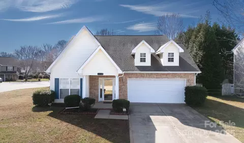 3352 Kingshire Way, Clover, SC 29710