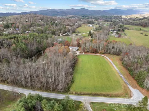 000 Southern Visions Dr, Hendersonville, NC 28792