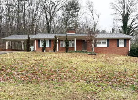 208 Eastwood Park Se Dr SE, Lenoir, NC 28645