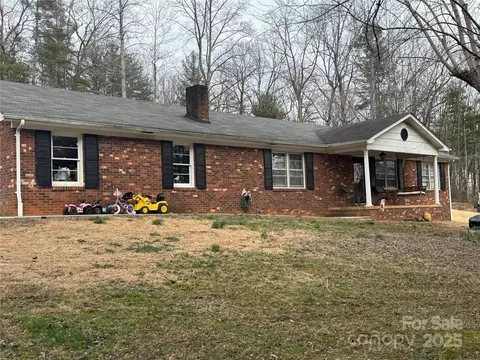 4656 Woodchuck Ln, Lenoir, NC 28645