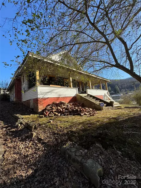 16 Drury St, Sylva, NC 28779 photo 1