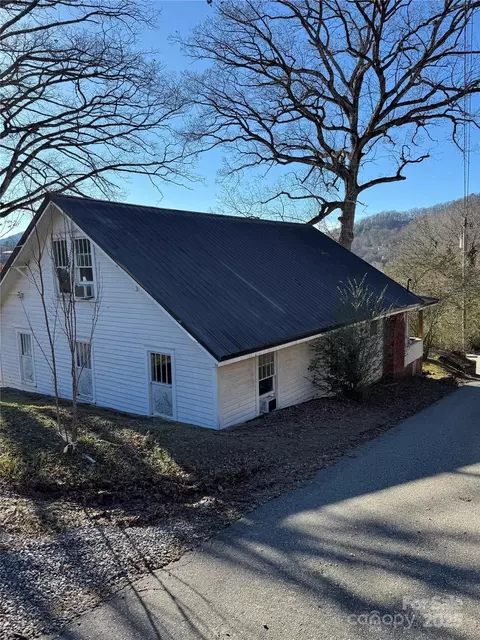 16 Drury St, Sylva, NC 28779 photo 2