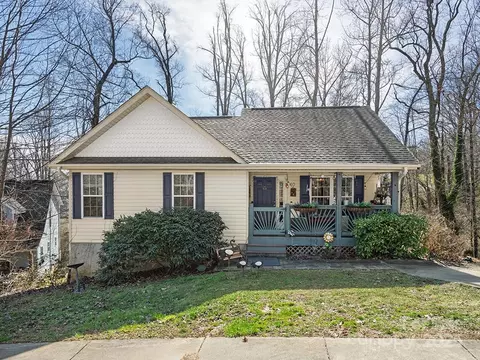 40 Oakcrest Pl, Asheville, NC 28806