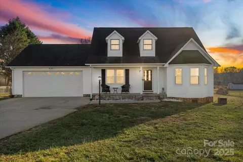 2745 River Meadows Ct, Lincolnton, NC 28092