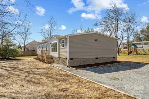 31 Kiwassa Ln, Hendersonville, NC 28792