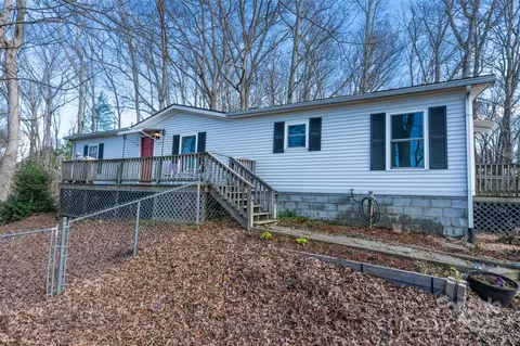 55 Lack Ln, Clyde, NC 28721