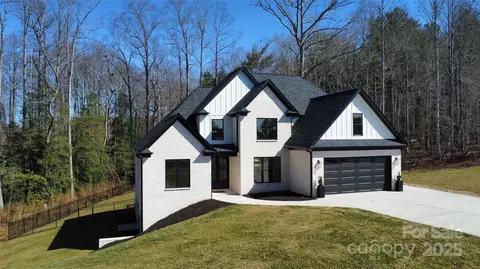 296 Riley Dr, Taylorsville, NC 28681
