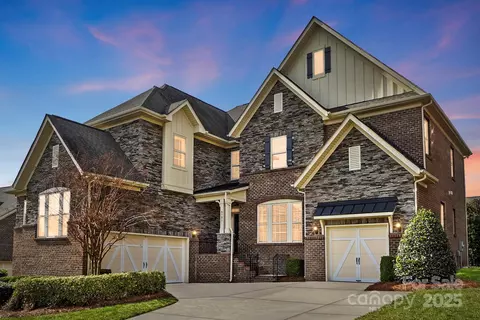 8501 Caesars Head Dr, Waxhaw, NC 28173