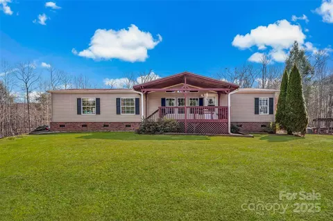 122 Foxtail Heights Dr, Marion, NC 28752