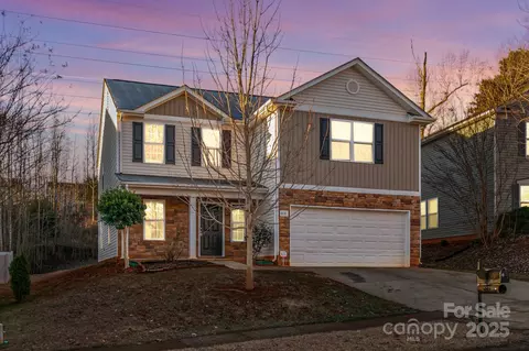 6131 Blue Ash Ln, Charlotte, NC 28215