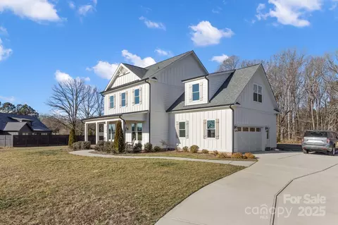 8788 Potter Rd, Matthews, NC 28104
