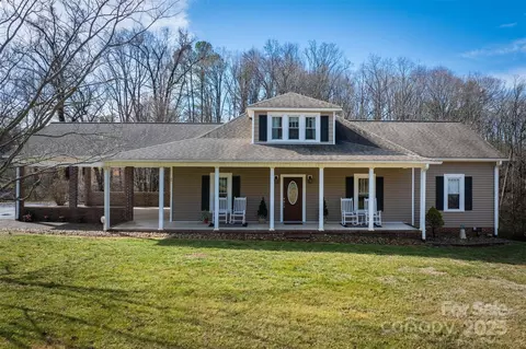 754 Pete Brittain Rd, Morganton, NC 28655