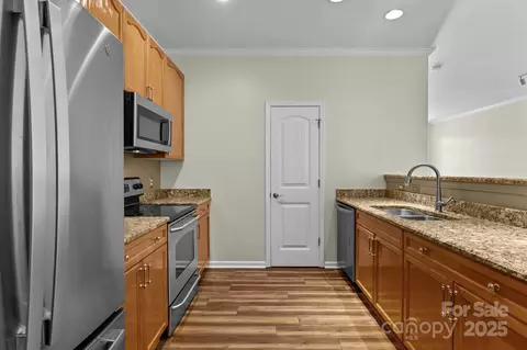 Kitchen - 1127 Central Park Cir, Davidson, NC 28036 photo 2 of 5