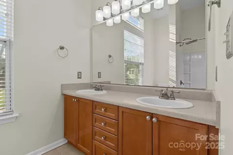 Bath - 1127 Central Park Cir, Davidson, NC 28036 photo 1 of 1