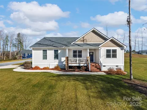203 Windy Acres Knoll Dr, Hendersonville, NC 28792