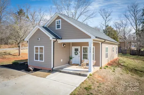 134 Starmount Cir, Morganton, NC 28655