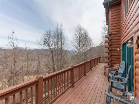 291 Appalachian Trl, Maggie Valley, NC 28751