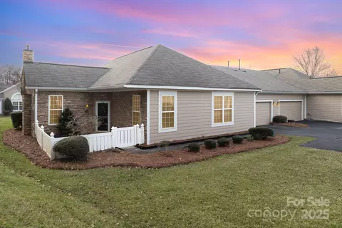 8107 Sultana Cir, Charlotte, NC 28227