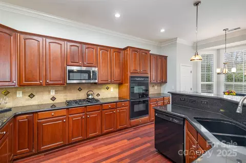 Kitchen - 786 Platinum Dr, Fort Mill, SC 29708 photo 3 of 4