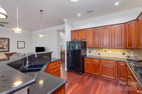 Kitchen - 786 Platinum Dr, Fort Mill, SC 29708 photo 2 of 4