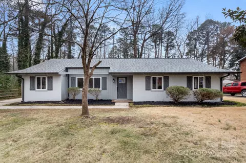 7124 Lake Dr, Matthews, NC 28104