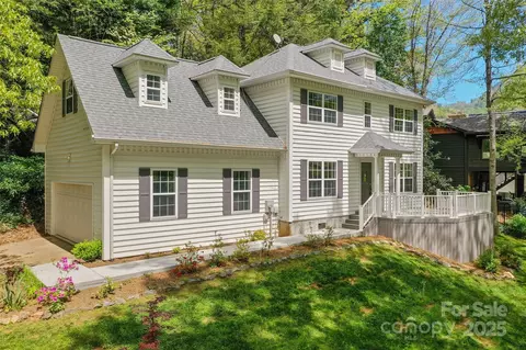16 Jackson Dr, Waynesville, NC 28786