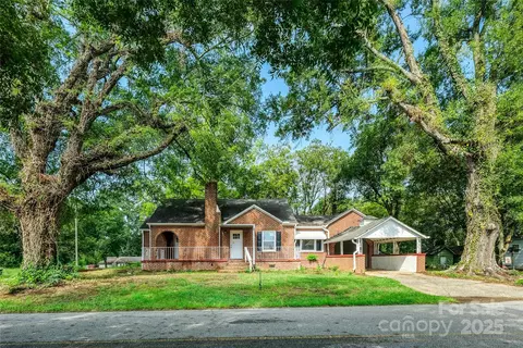 801 Requa Rd, Cherryville, NC 28021
