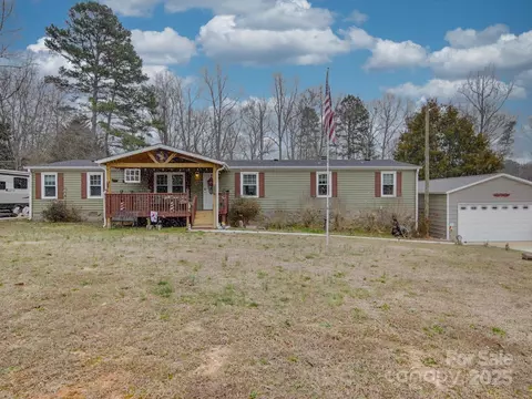 1114 Beagles Run Dr, Lincolnton, NC 28092