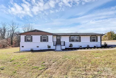 2159 Greenleaf Rd, Clover, SC 29710