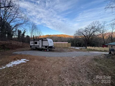 3109 Fulton Rd, Franklin, NC 28734 photo 5