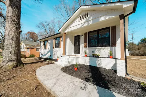 7231 Lockmont Dr, Charlotte, NC 28212