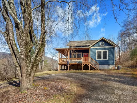 169 Davis Creek Rd, Candler, NC 28715