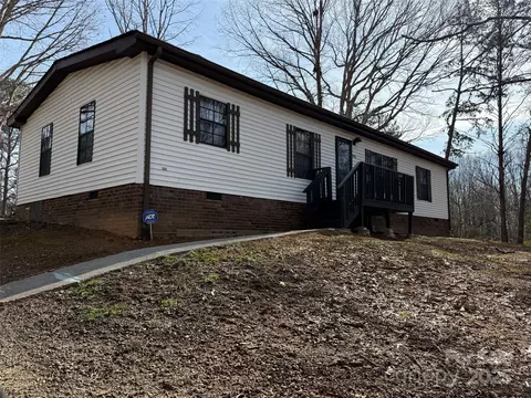 1358 Sandiwood Ct, Claremont, NC 28610