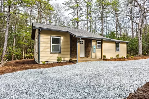 71 Fir Ln, Sapphire, NC 28774