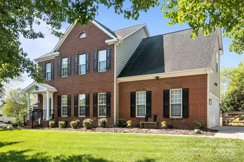150 Harbor Cove Ln, Mooresville, NC 28117