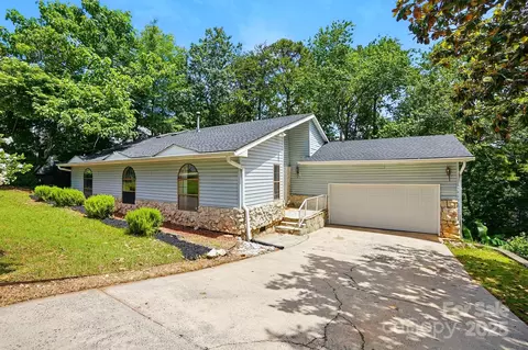1205 Molokai Dr, Tega Cay, SC 29708